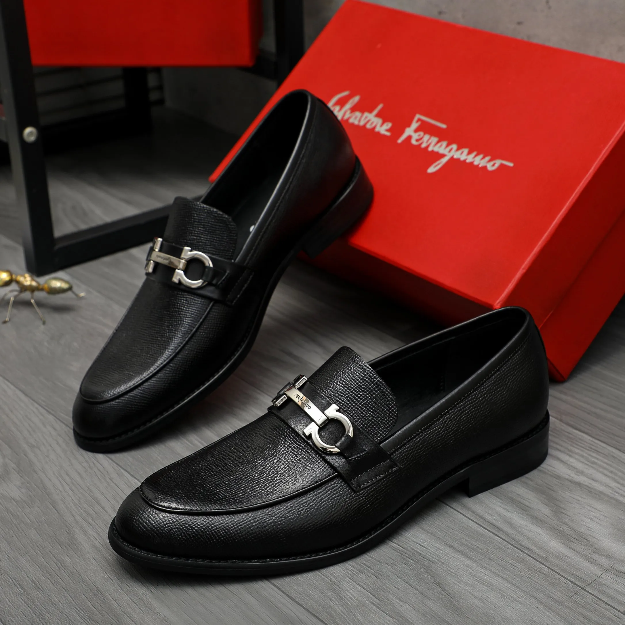 Men's shoes 💰420 Product trademark: Ferragamo "Ferragamo" business slip-on leather shoes Regular size: 39-45 (38.46 custom-made, non-returnable) Product materials: Selected high-quality pebbled cowhide upper, sheepskin lining, original rubber outsole
